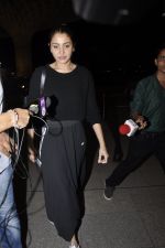 Anushka Sharma snapped at airport in Mumbai on 2nd June 2016